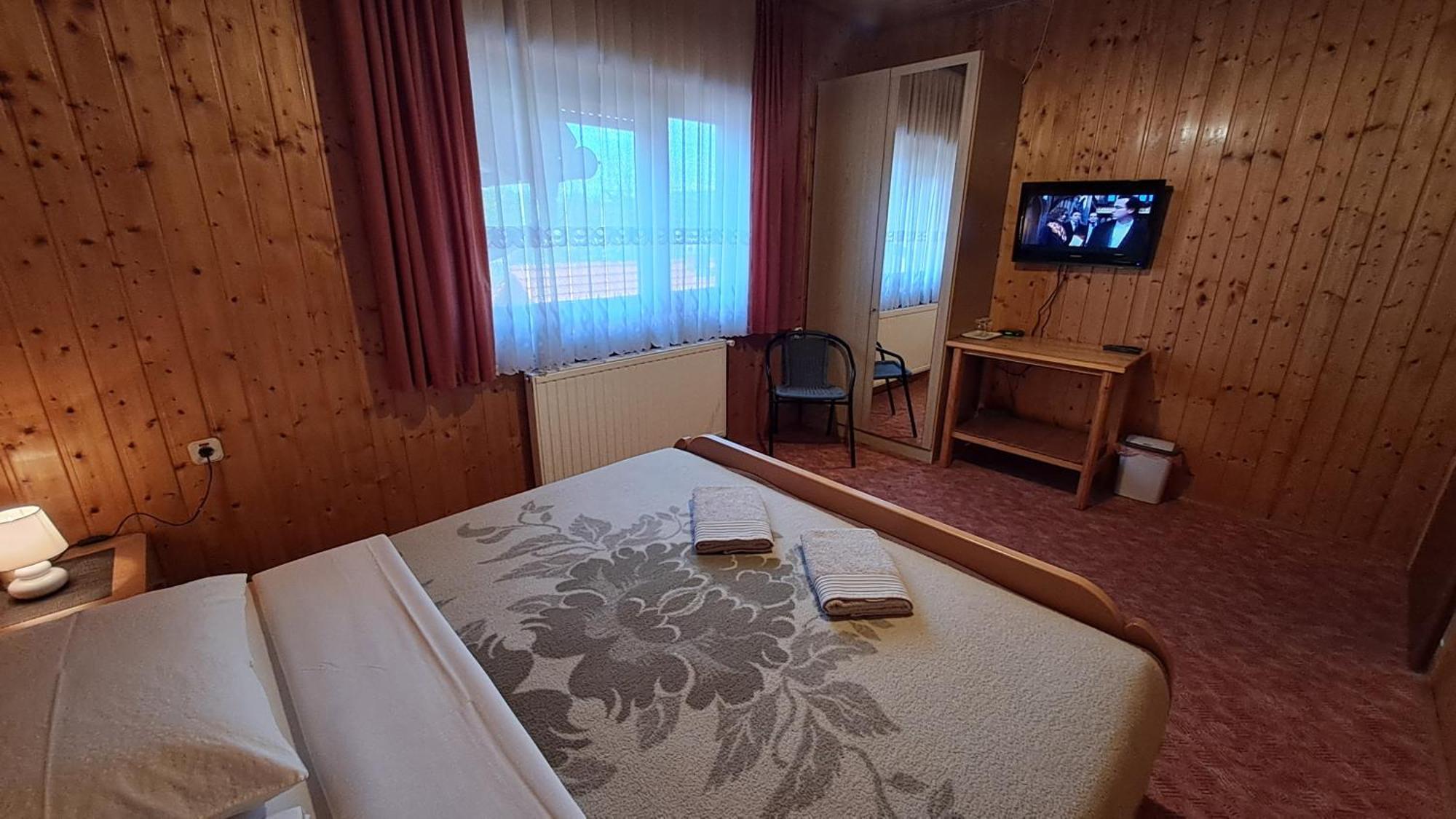 Family Puskaric Hotell Slunj Eksteriør bilde